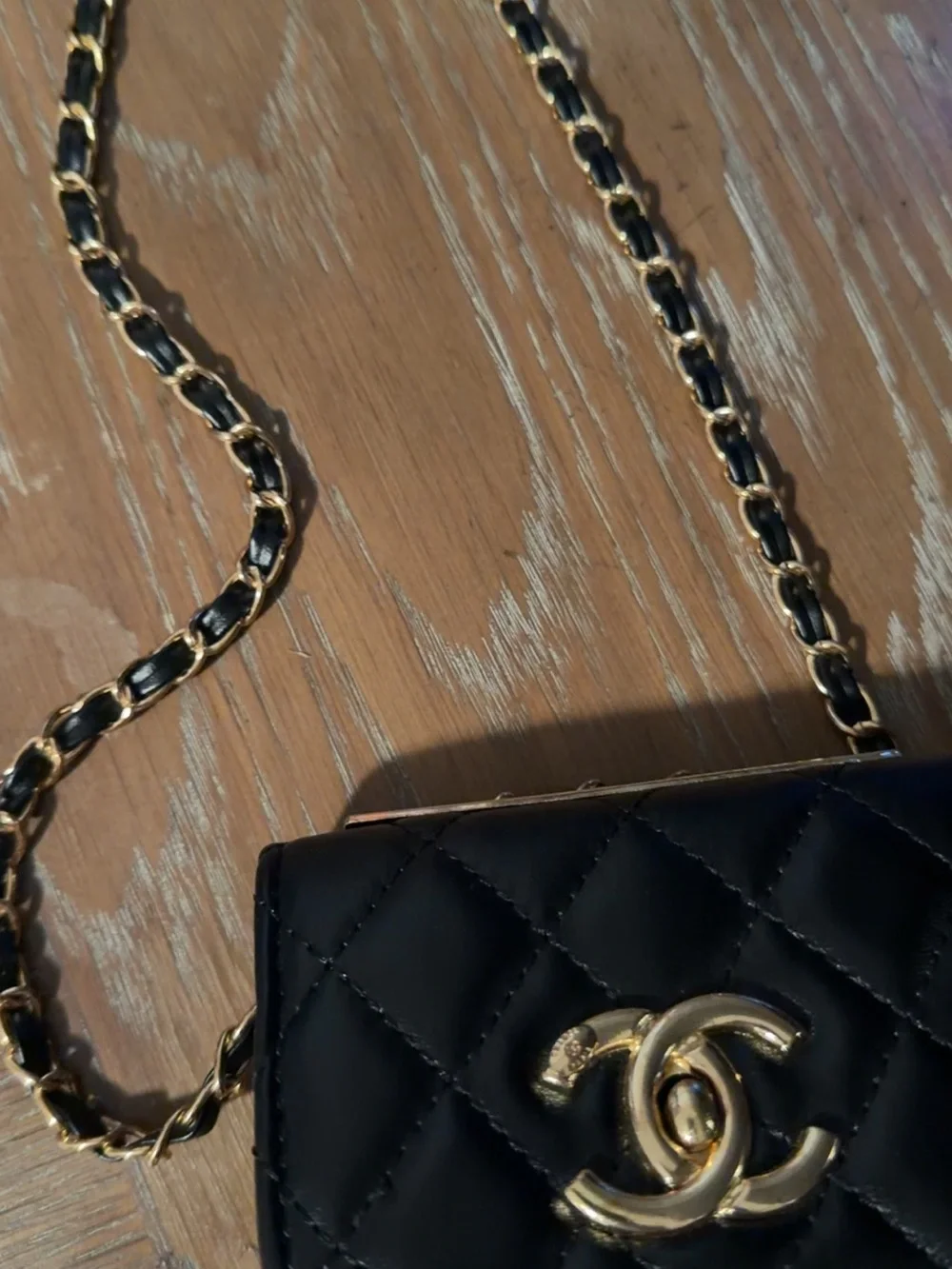 CHANEL compact quilted